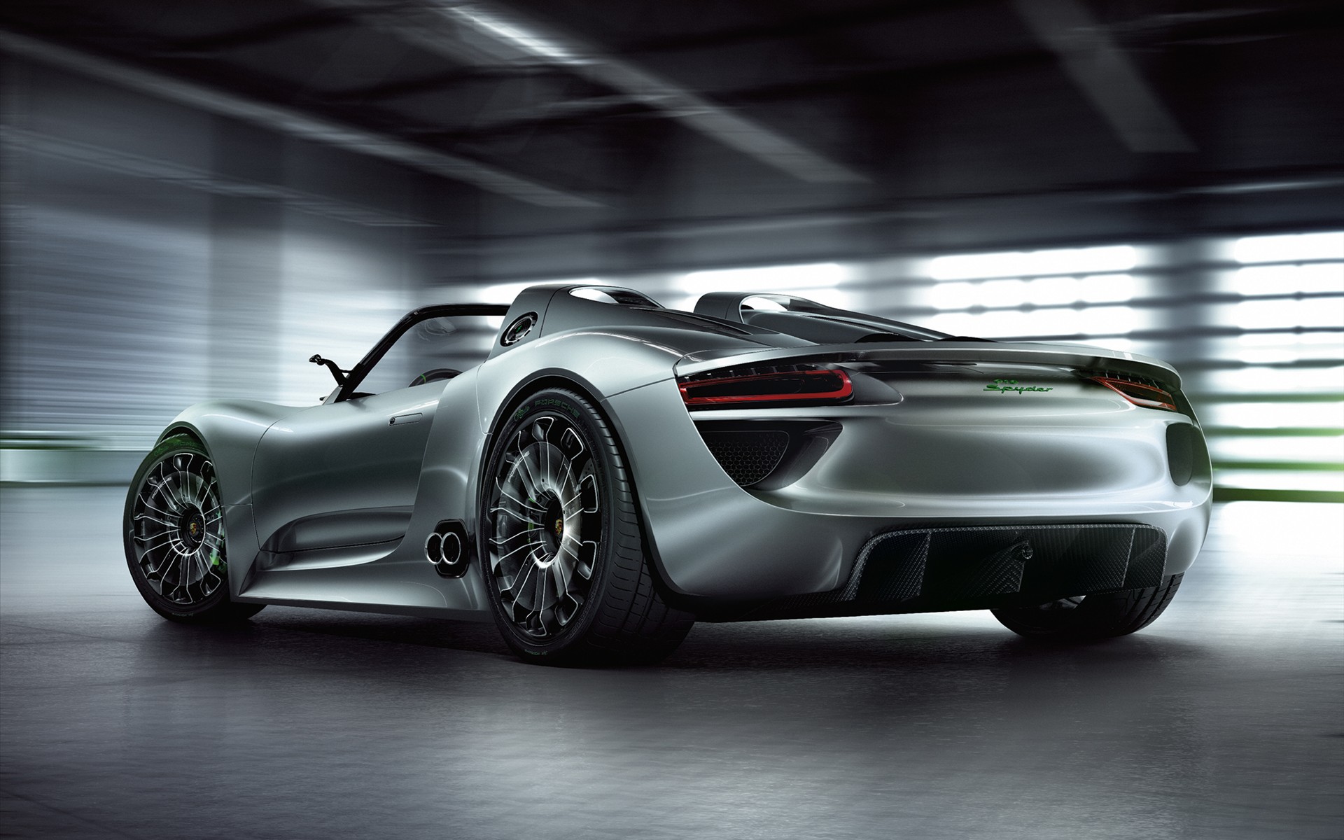 Silver Porsche 918 Spyder
